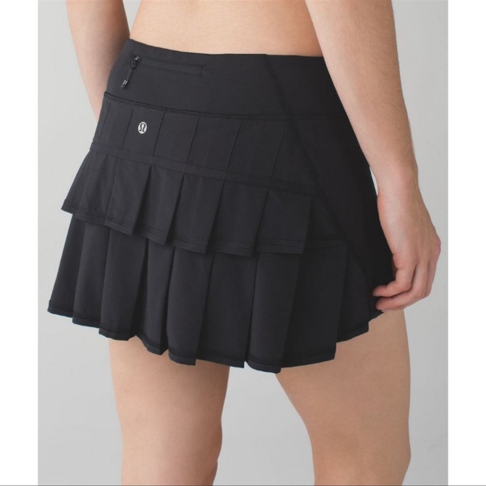 Lululemon pace setter black skirt | size 6| built in shorts